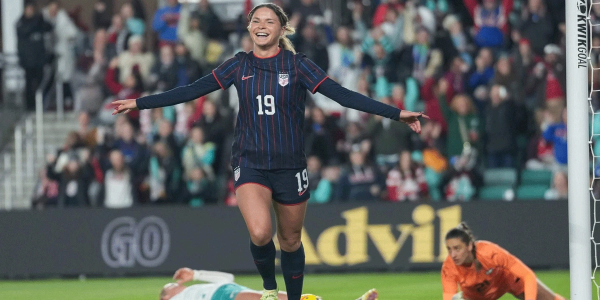 Emma-Sears-Shines-With-Hat-Trick-as-USWNT-Crushes-New-Zealand-6–0 (1)
