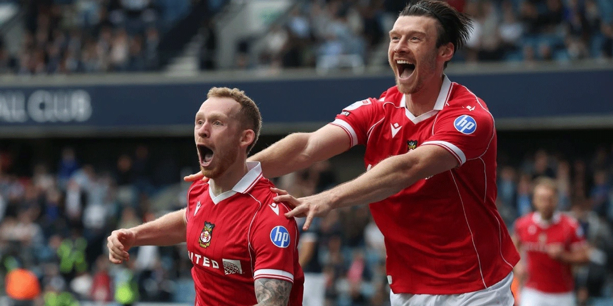 Oxford-Push-Hard,-Wrexham-Stand-Tall