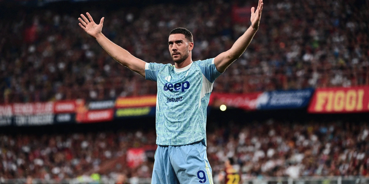 Transfer-Battle-Brews-Barcelona,-Bayern,-and-Tottenham-Chase-Vlahovic-Deal