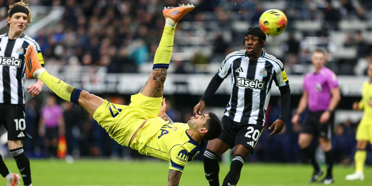 Romero’s-Stunning-Late-Bicycle-Kick-Saves-Tottenham-in-Dramatic-Draw-Against-Newcastle