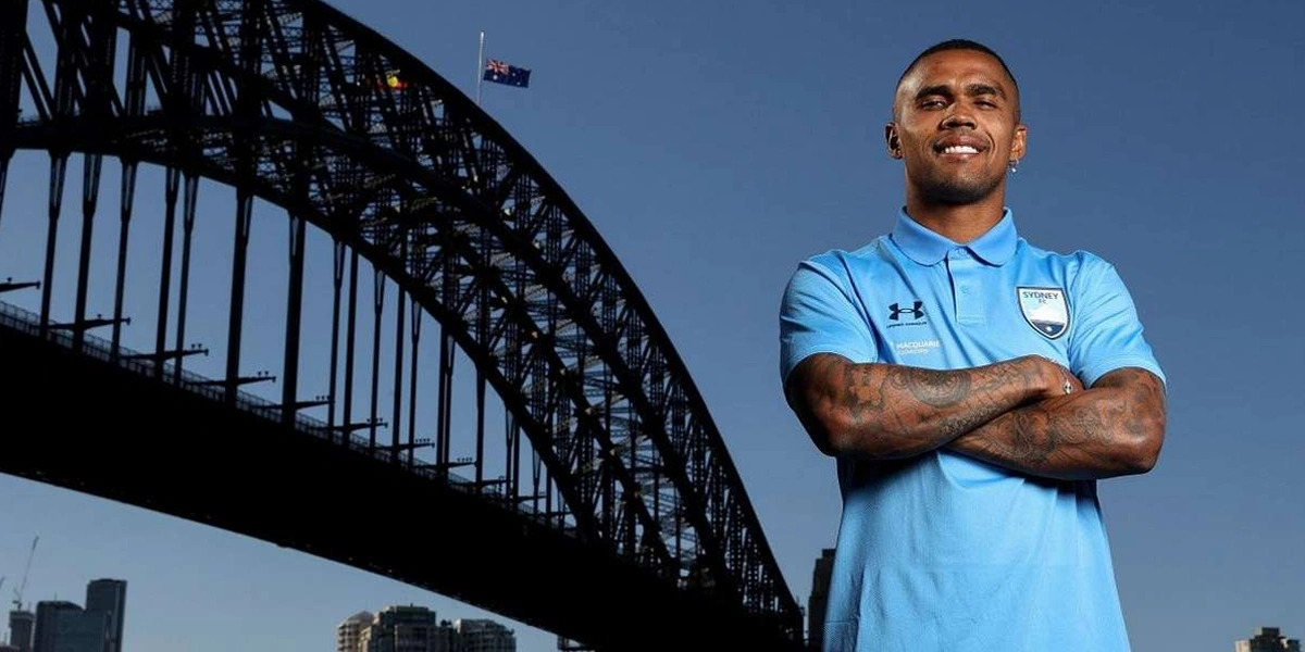 Douglas-Costa-Returns-to-Italy-as-AC-Chievo-Seal-Experienced-Signing